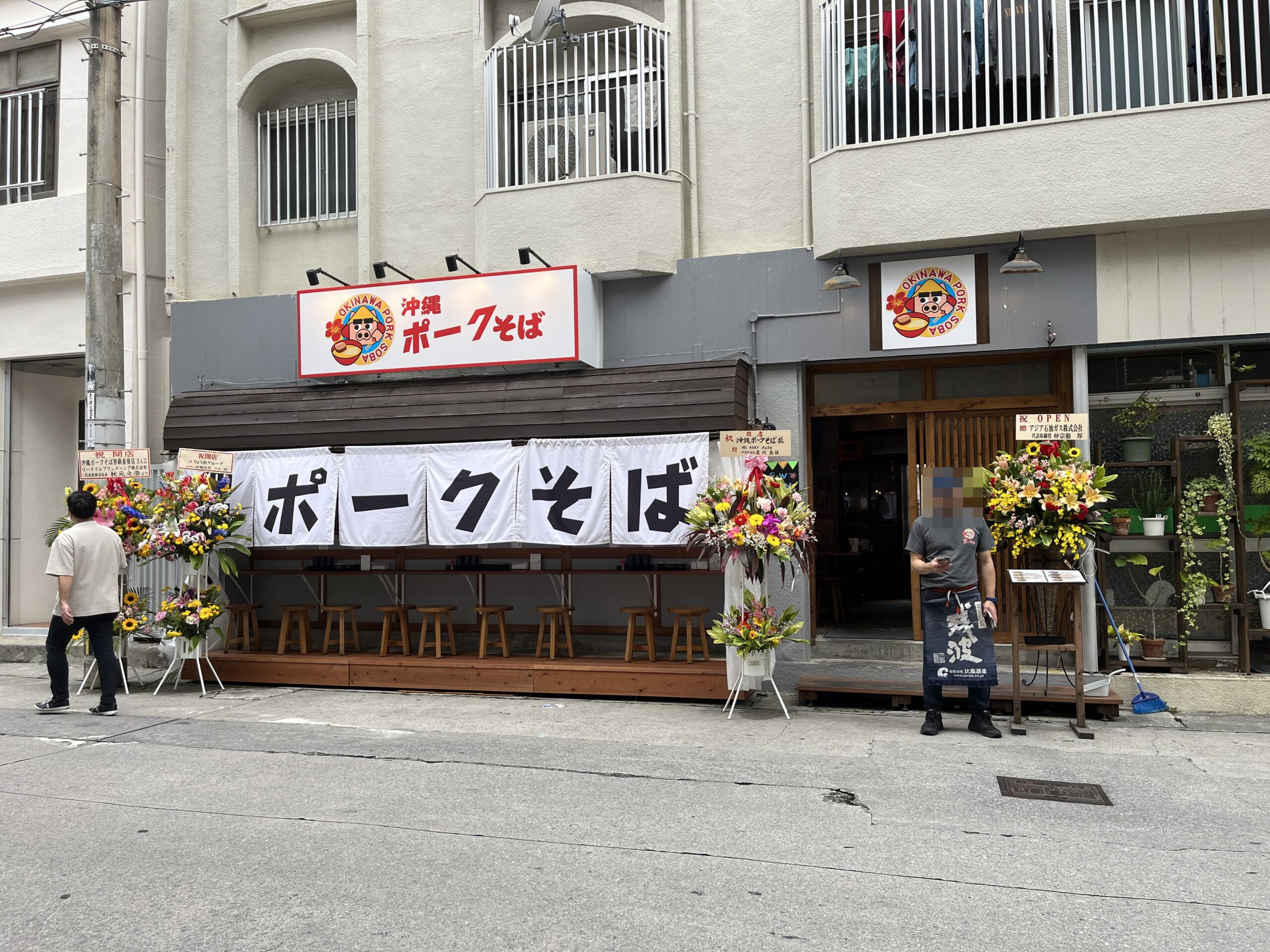 八重瀬町『やちむん食堂』980円のマグロ丼セットは生麺の沖縄そばと唐揚げ付き！