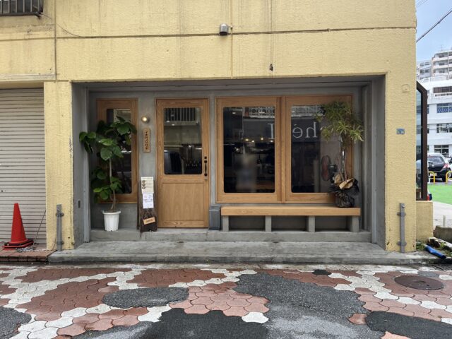 北谷町『貝出汁沖縄そばキセキ.北谷店』貝出汁沖縄そばと黒糖プリンがクセになる美味しさ！箸が、スプーンが止まらない！