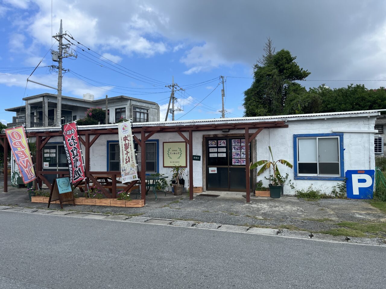 うるま市与那城『海畑食堂 てぃあんだ』宮城島の漁港そばにある食堂でマグロ丼＆沖縄そば！