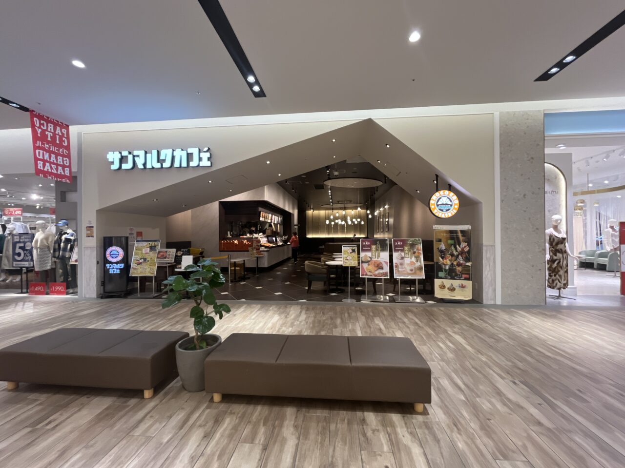 浦添市『サンマルクカフェ 沖縄パルコシティ店』シックな店内、落ち着いた雰囲気、大人な空間