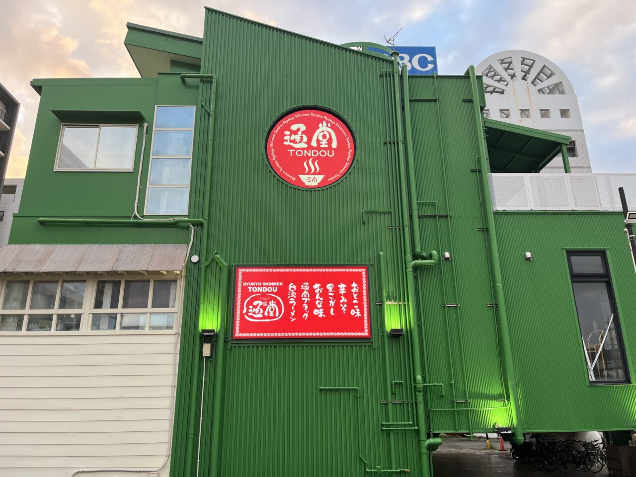 那覇市金城『琉球新麺 通堂 小禄本店』おとこ味(豚骨)ラーメン、おんな味(塩)ラーメン