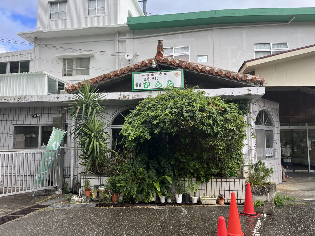 豊見城市『宮古そば ひらら』豊見城ゴルフ練習場に併設された沖縄そば屋！コスパ良し！