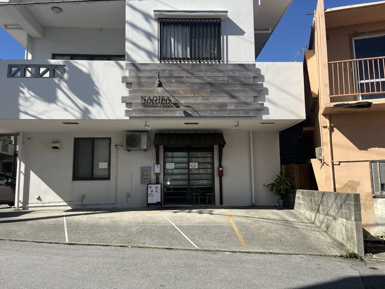 西原町『AUREA COFFEE』公園にぽつんと無人カフェ