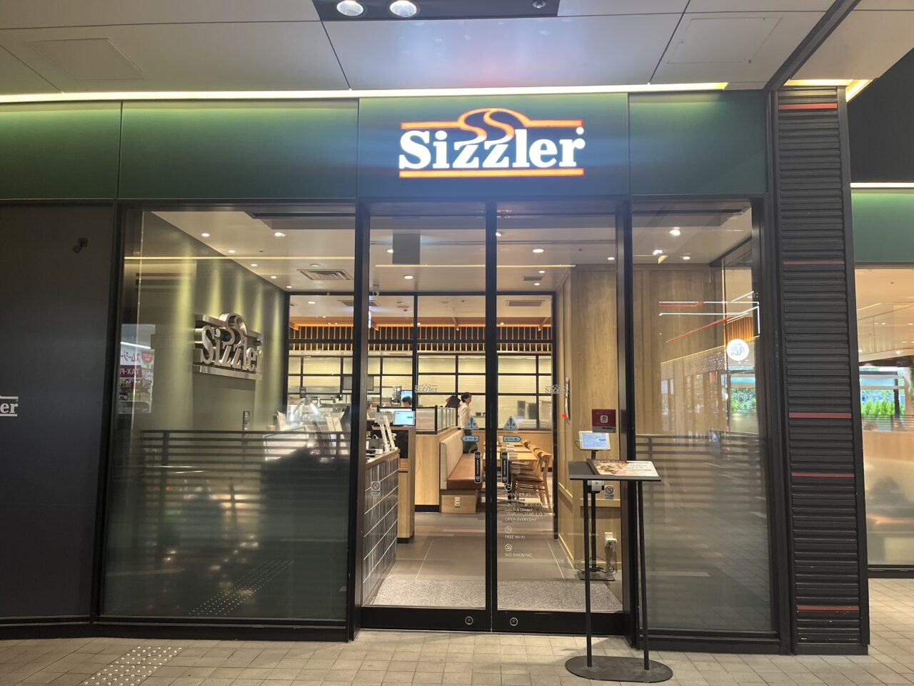 東京都新宿区『シズラー新宿東宝ビル店』サラダバーだけで3,861円！