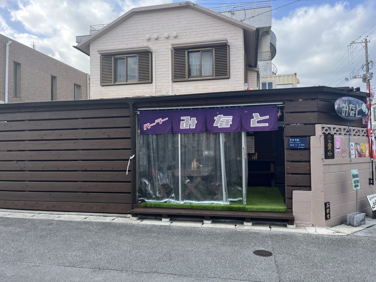 北谷町『パーラーみなと』ワンコイン三枚肉そばと200円じゅ〜し〜がオススメ！