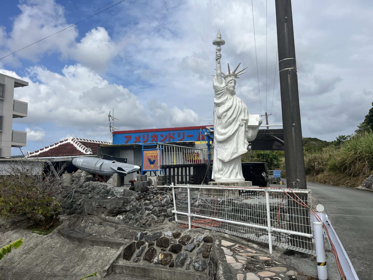 名護市『アメリカンドリーム』カオスな雰囲気だがコスパ最強の店！そば各種400円！