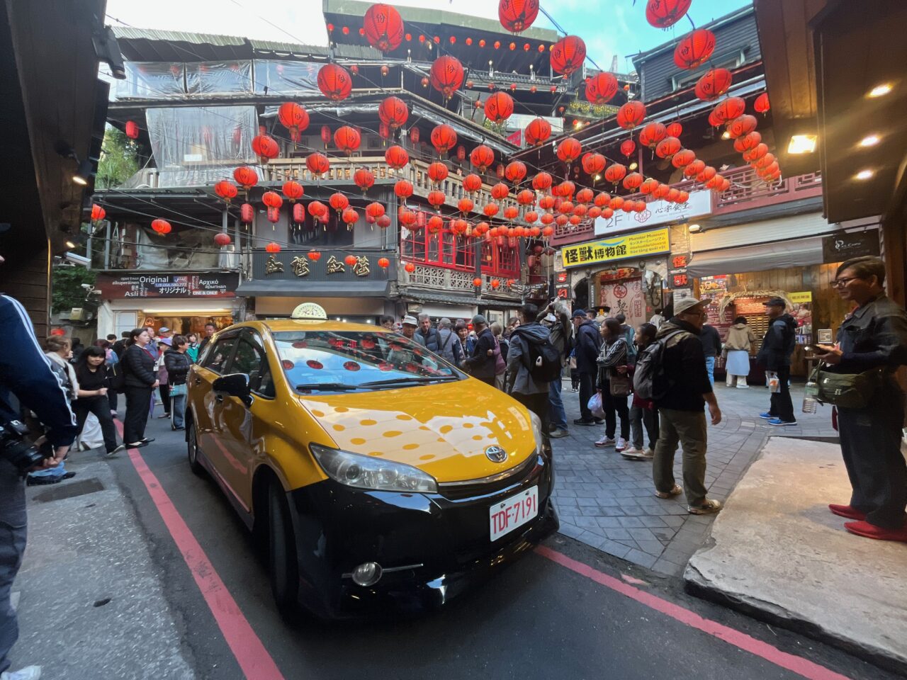 台湾旅行2026_ド定番の観光地、九份！50代おっさん達には、ただただ疲れるだけの場所だった
