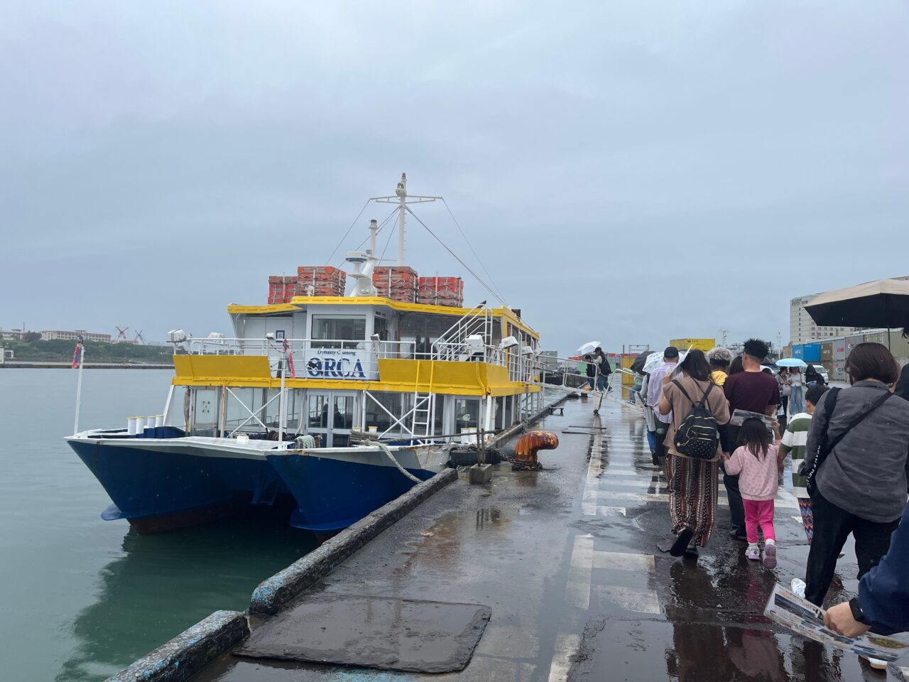 雨の日の水中観光クルーズは、あまりオススメできない。