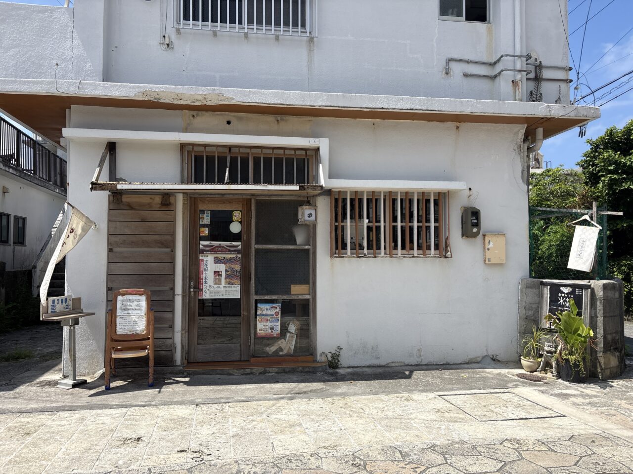 那覇市首里『caFe木箱』レトロでオサレな店内。アットホームな雰囲気のカフェ!